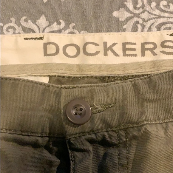 Dockers size 38 army green cargo shorts - Picture 2 of 5